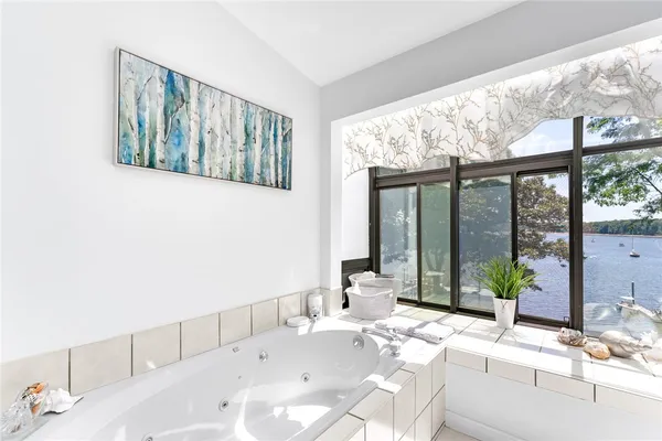 $4,200 | 40 Oak Grove Street, Unit 1, Warwick, RI 02818