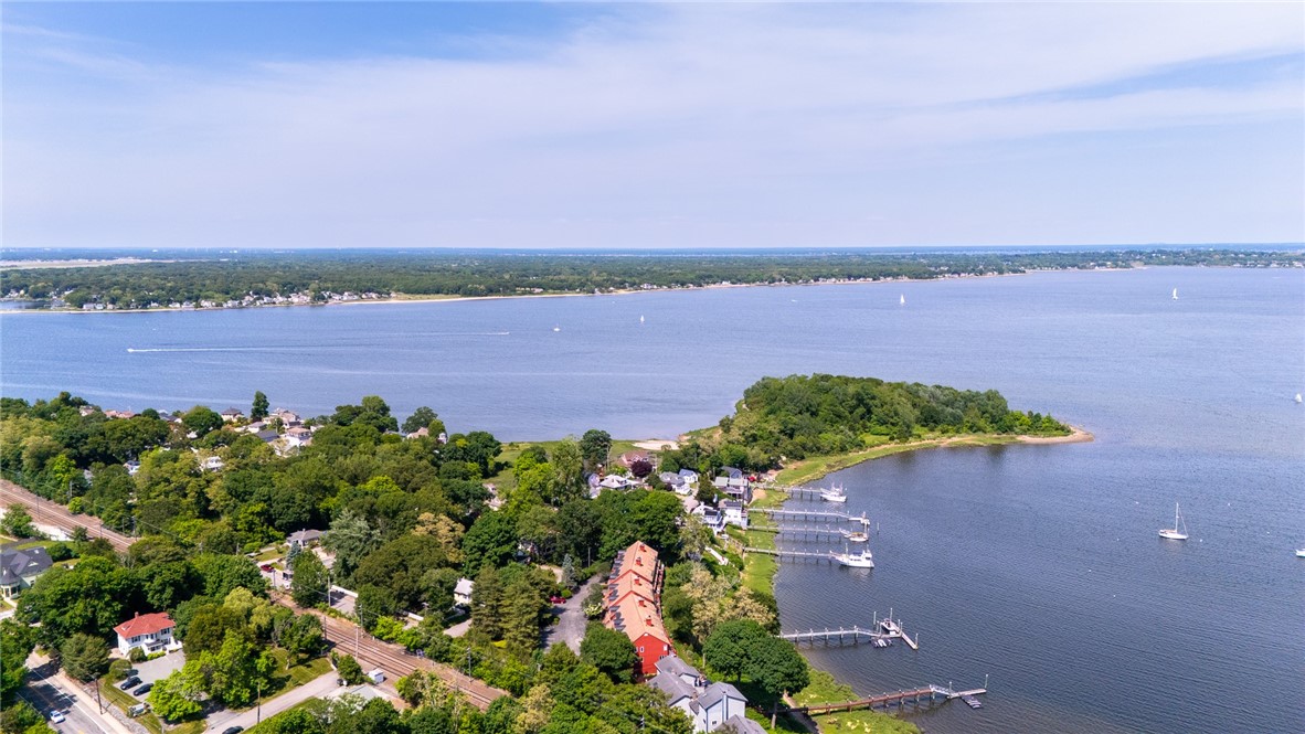 40 Oak Grove Street, Unit 1 Warwick, RI 02818 - Photo 3 of 36