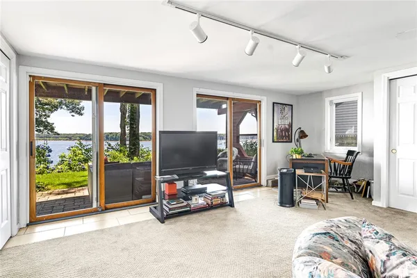 $4,200 | 40 Oak Grove Street, Unit 1, Warwick, RI 02818