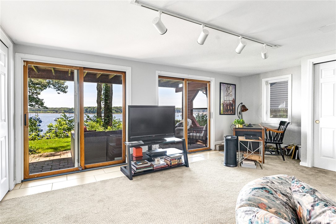 40 Oak Grove Street, Unit 1 Warwick, RI 02818 - Photo 31 of 36