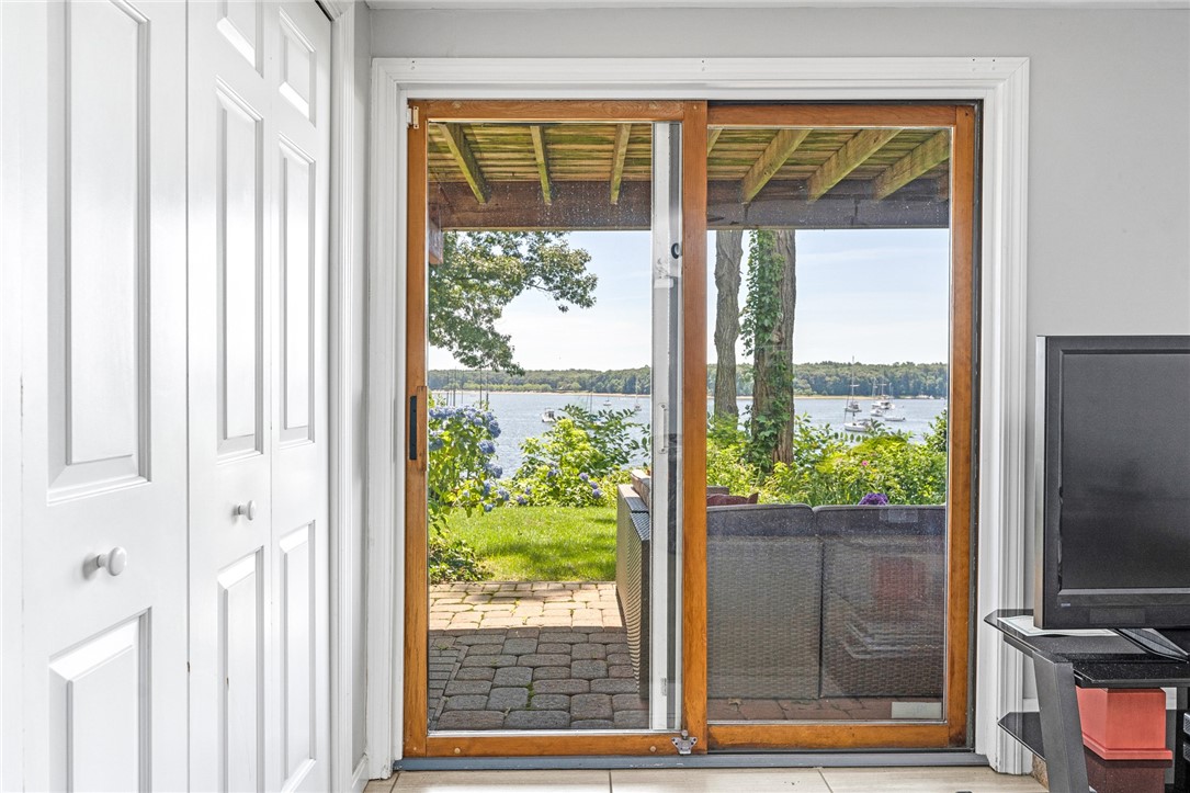 40 Oak Grove Street, Unit 1 Warwick, RI 02818 - Photo 33 of 36