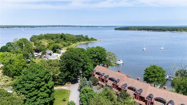 $4,200 | 40 Oak Grove Street, Unit 1, Warwick, RI 02818