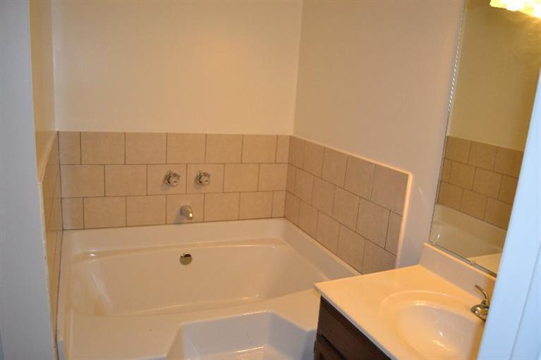10555 Montgomery Road, Unit 72 Montgomery, OH 45242 - Photo 11 of 18