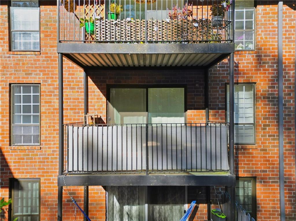 6851 Roswell Road, Unit H29 Atlanta, GA 30328 - Photo 28 of 50 a view of a house with a wooden deck