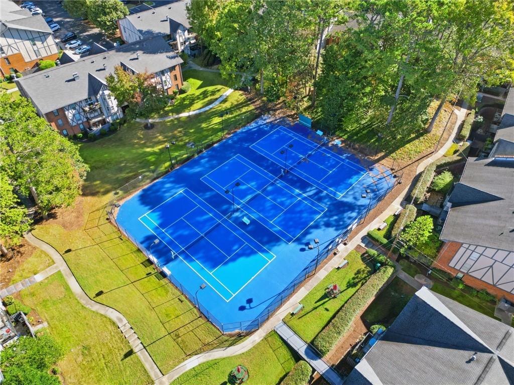 6851 Roswell Road, Unit H29 Atlanta, GA 30328 - Photo 44 of 50 an aerial view of a yard