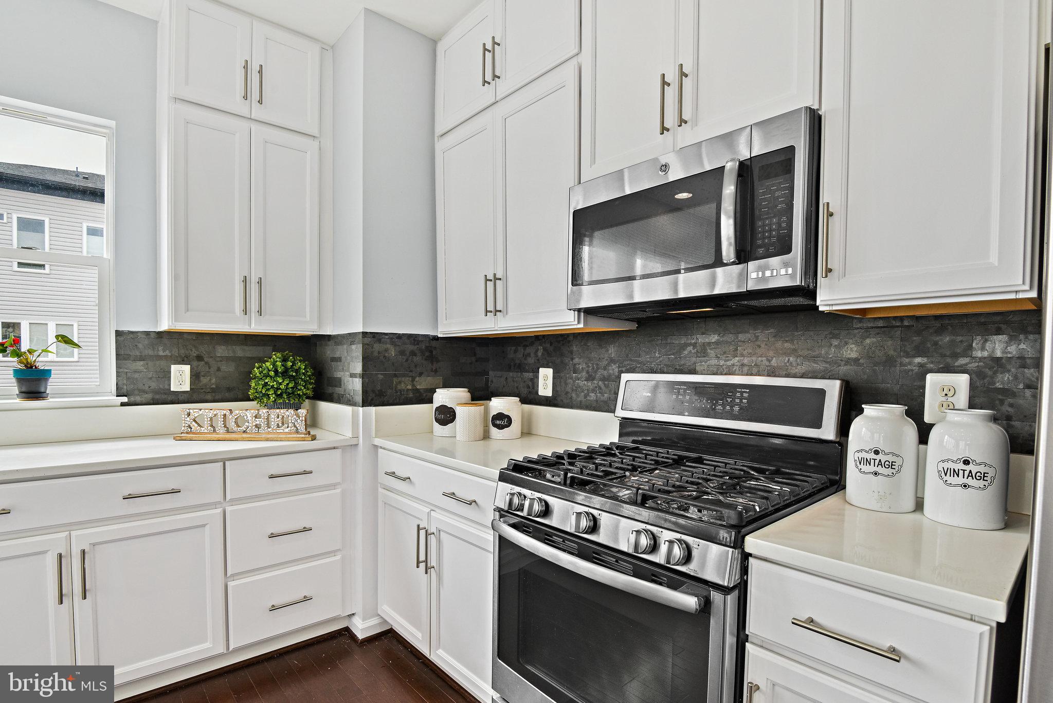 42657 Aden Terrace Ashburn, VA 20148 - Photo 16 of 37 Gas Cooking, Stainless Steel Appliances