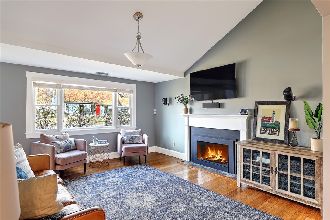 12 Grassy Plain Road Barrington, RI 02806 - Photo 5 of 28