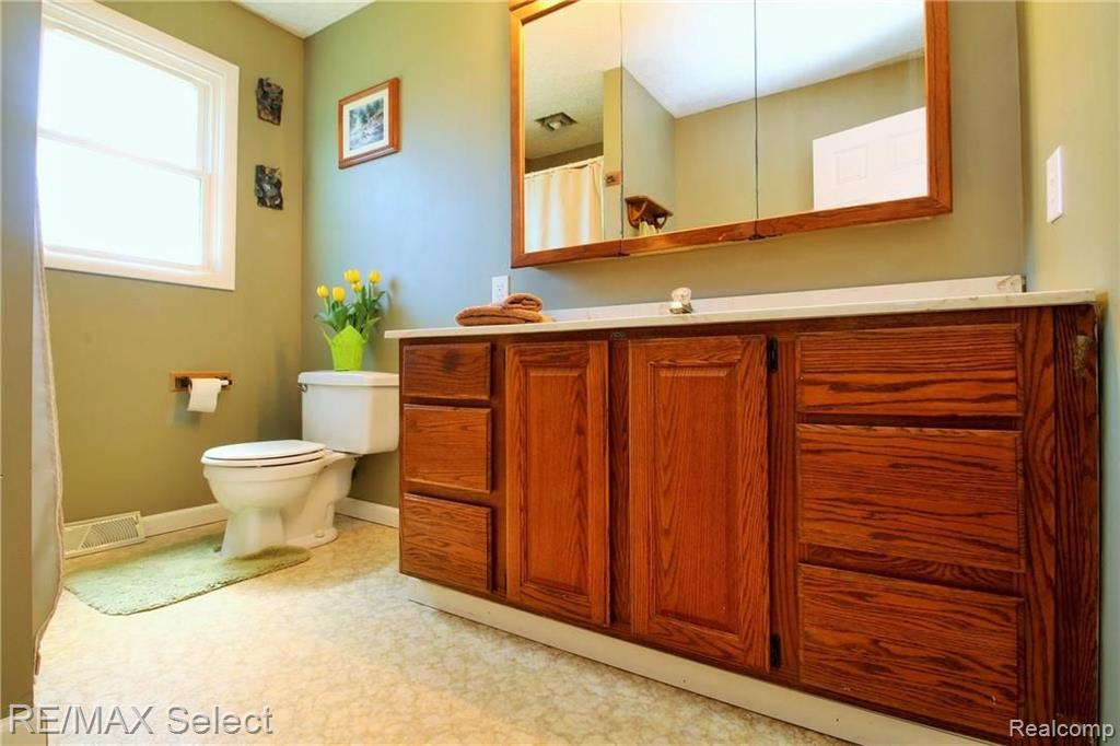 6181 Flushing Road Flushing, MI 48433 - Photo 19 of 25