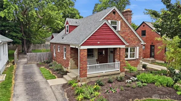 $315,000 | 211 Wiltshire Boulevard, Oakwood, OH 45419
