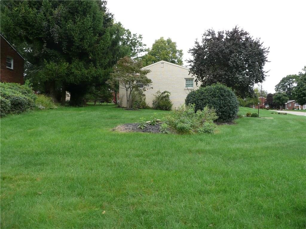 234 Lytton Road Coraopolis, PA 15108 - Photo 18 of 20 SIDE YARD VIEW