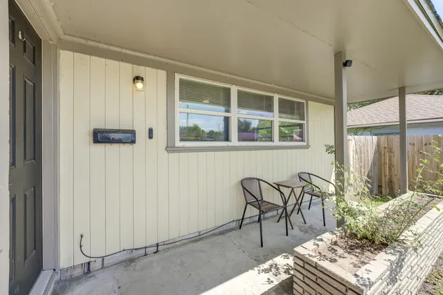 a view of a house with backyard and sitting area