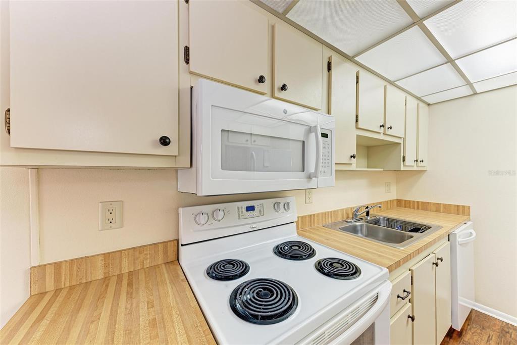 305 30th Avenue West, Unit A210 Bradenton, FL 34205 - Photo 16 of 33 a kitchen with cabinets and appliances
