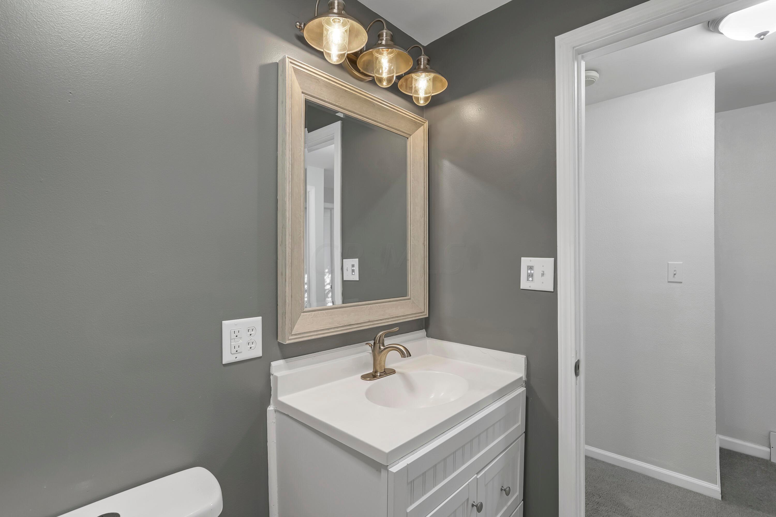 2988 Renfro Road Columbus, OH 43232 - Photo 21 of 40 0N4A8574
