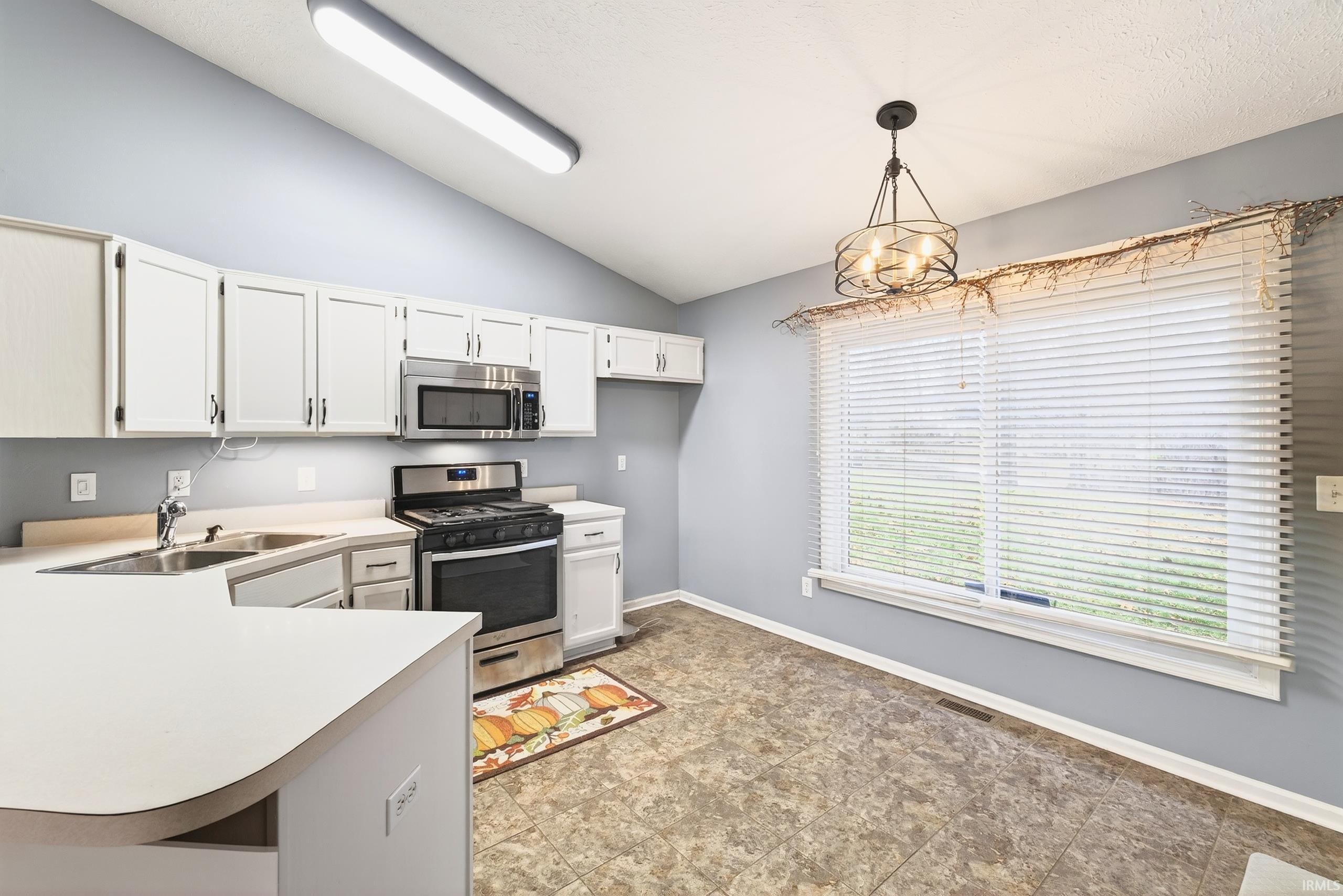 206 Woodcliff Way Bedford, IN 47421 - Photo 14 of 36