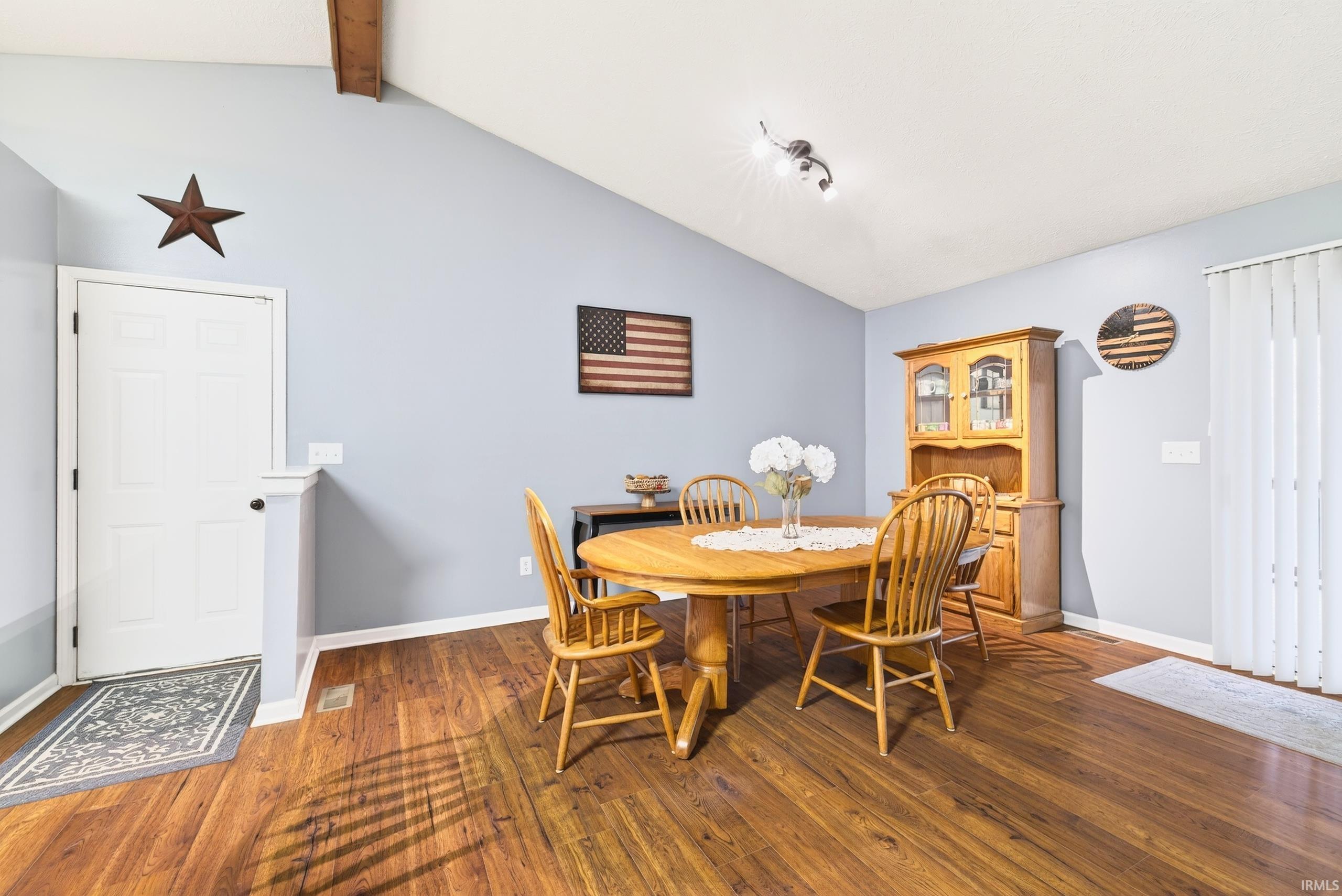 206 Woodcliff Way Bedford, IN 47421 - Photo 4 of 36