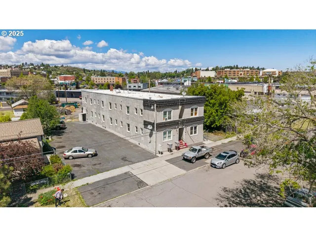 a picture of city view