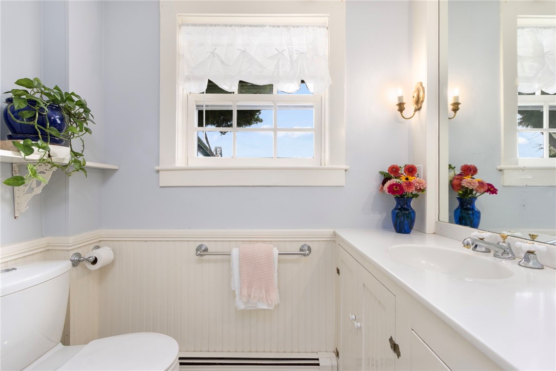 7 Old Ferry Road Bristol, RI 02809 - Photo 9 of 21 Gallery Image 9