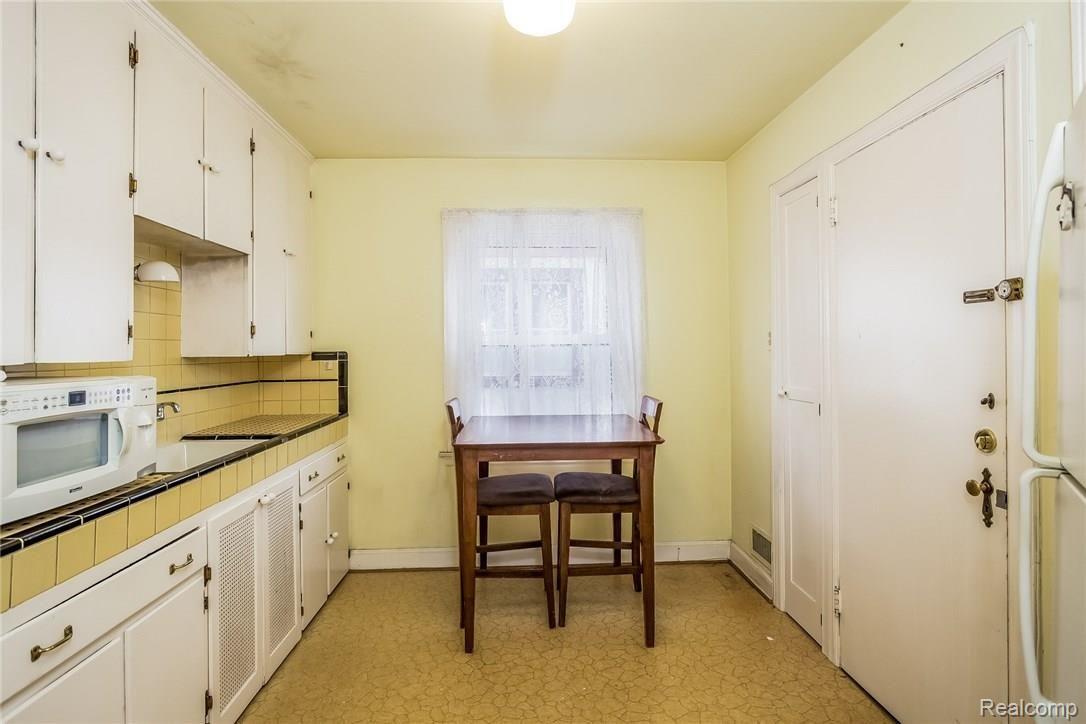 5084-5086 Yorkshire Road Detroit, MI 48224 - Photo 12 of 29 1033-Kitchen-2480493-medium.jpg