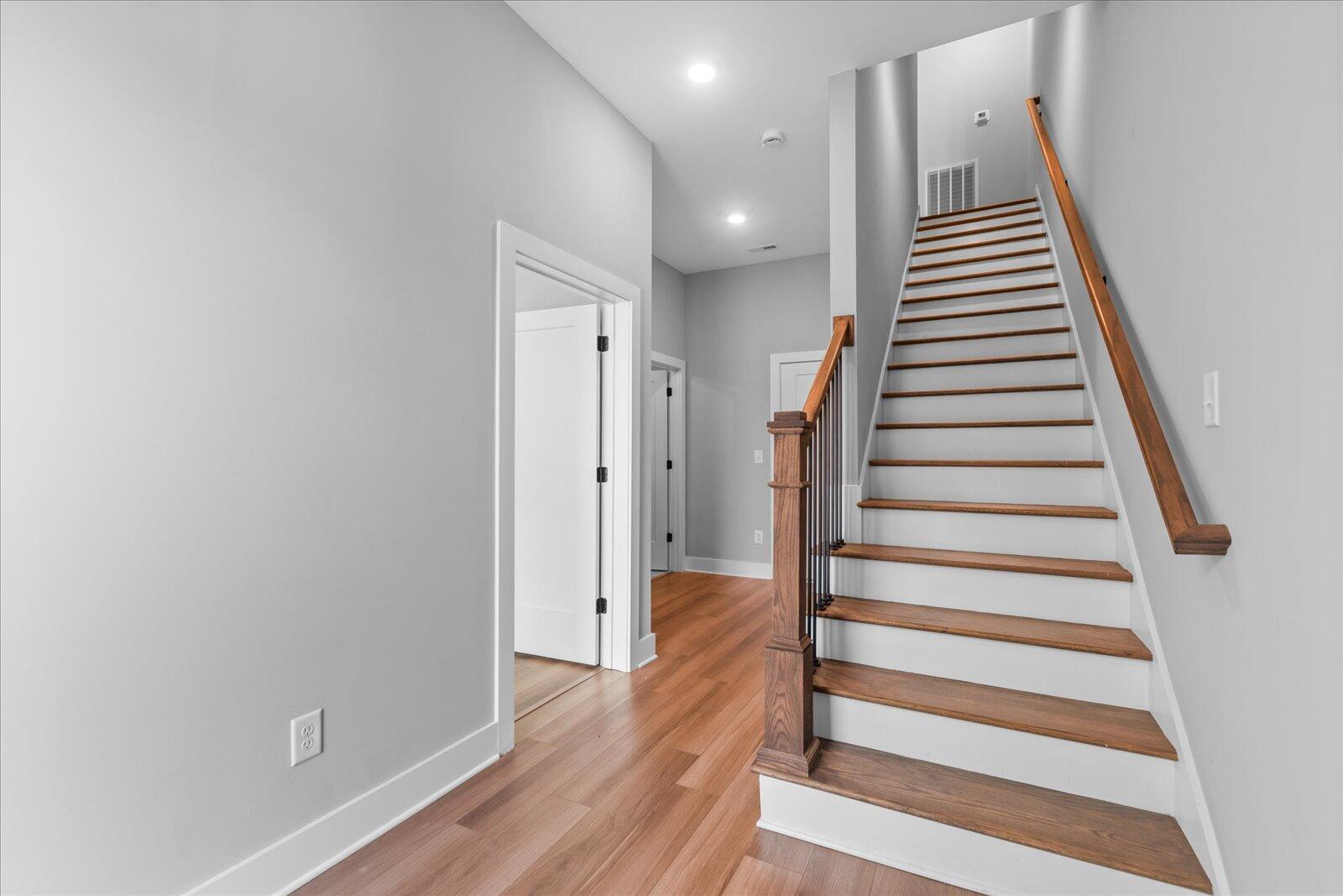 821 Burnside Place Chattanooga, TN 37408 - Photo 2 of 12 08-821 Burnside-8s