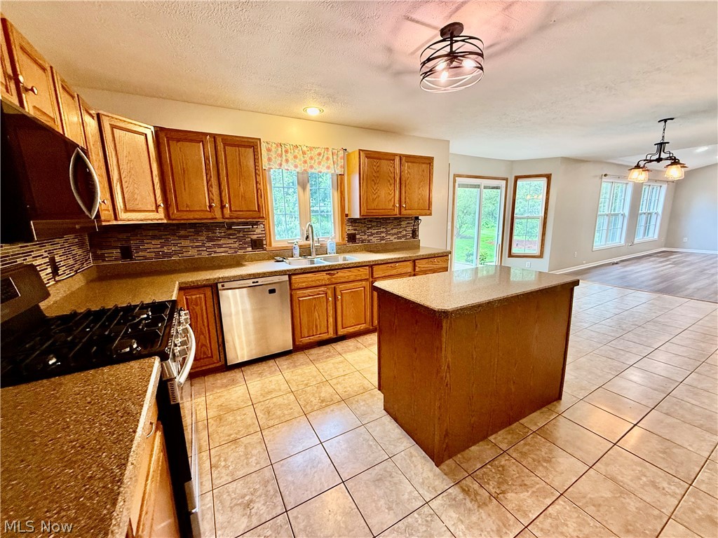 3076 Ravineview Circle Stow, OH 44224 - Photo 9 of 48
