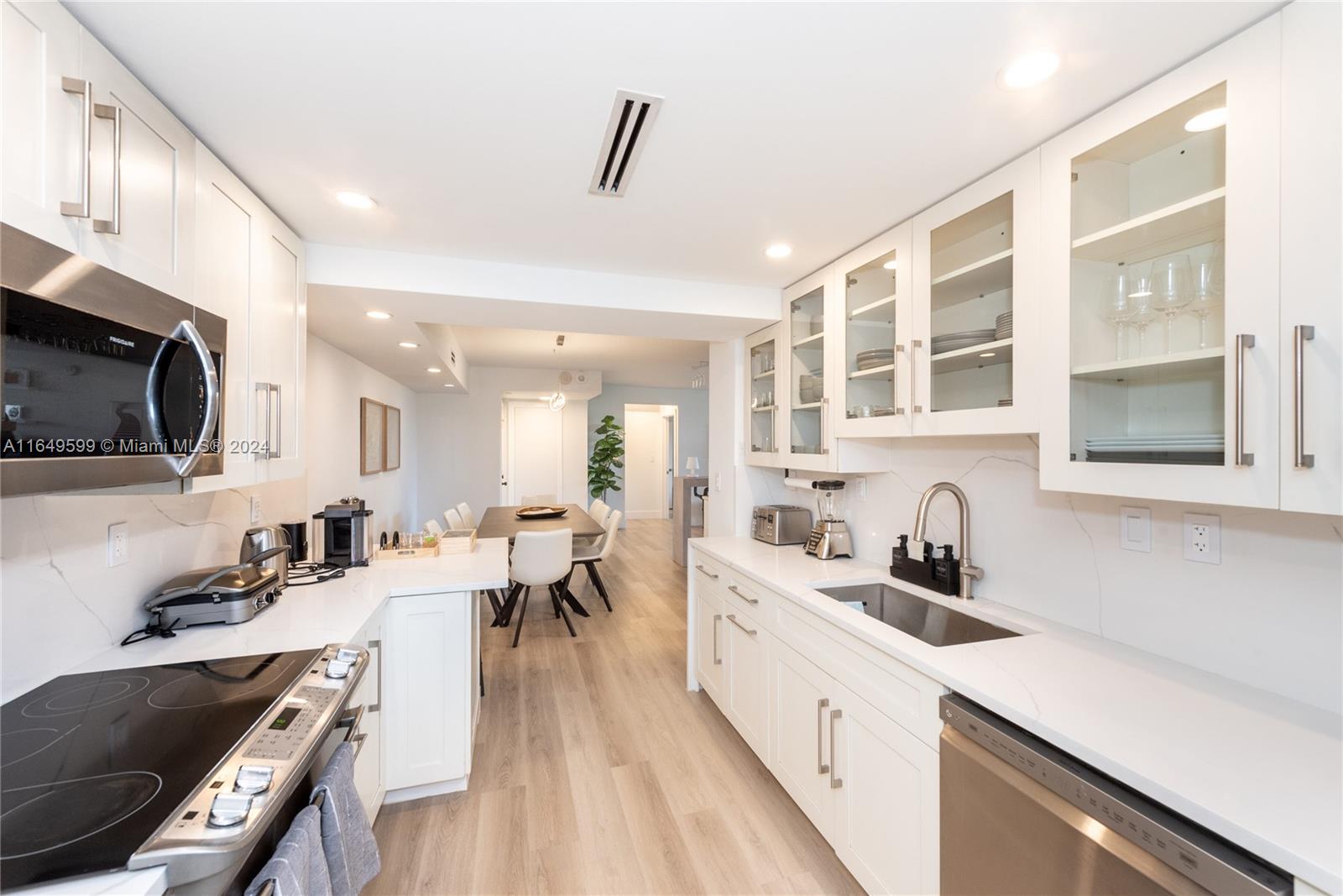 1111 Crandon Boulevard, Unit A306 Key Biscayne, FL 33149 - Photo 11 of 29