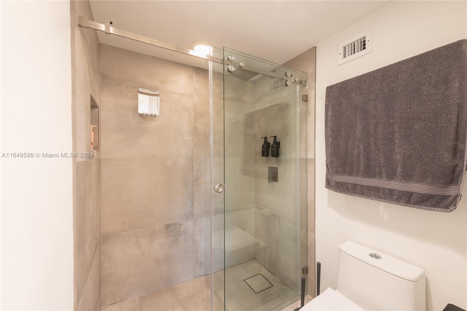 1111 Crandon Boulevard, Unit A306 Key Biscayne, FL 33149 - Photo 16 of 29