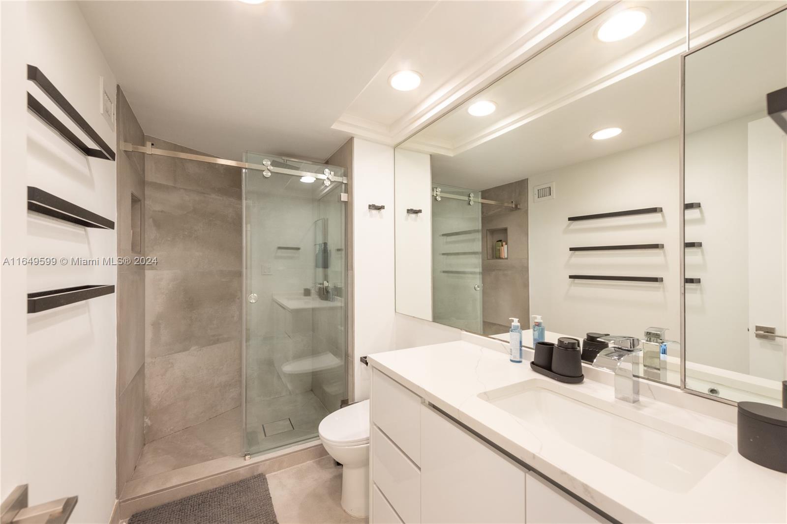 1111 Crandon Boulevard, Unit A306 Key Biscayne, FL 33149 - Photo 20 of 29