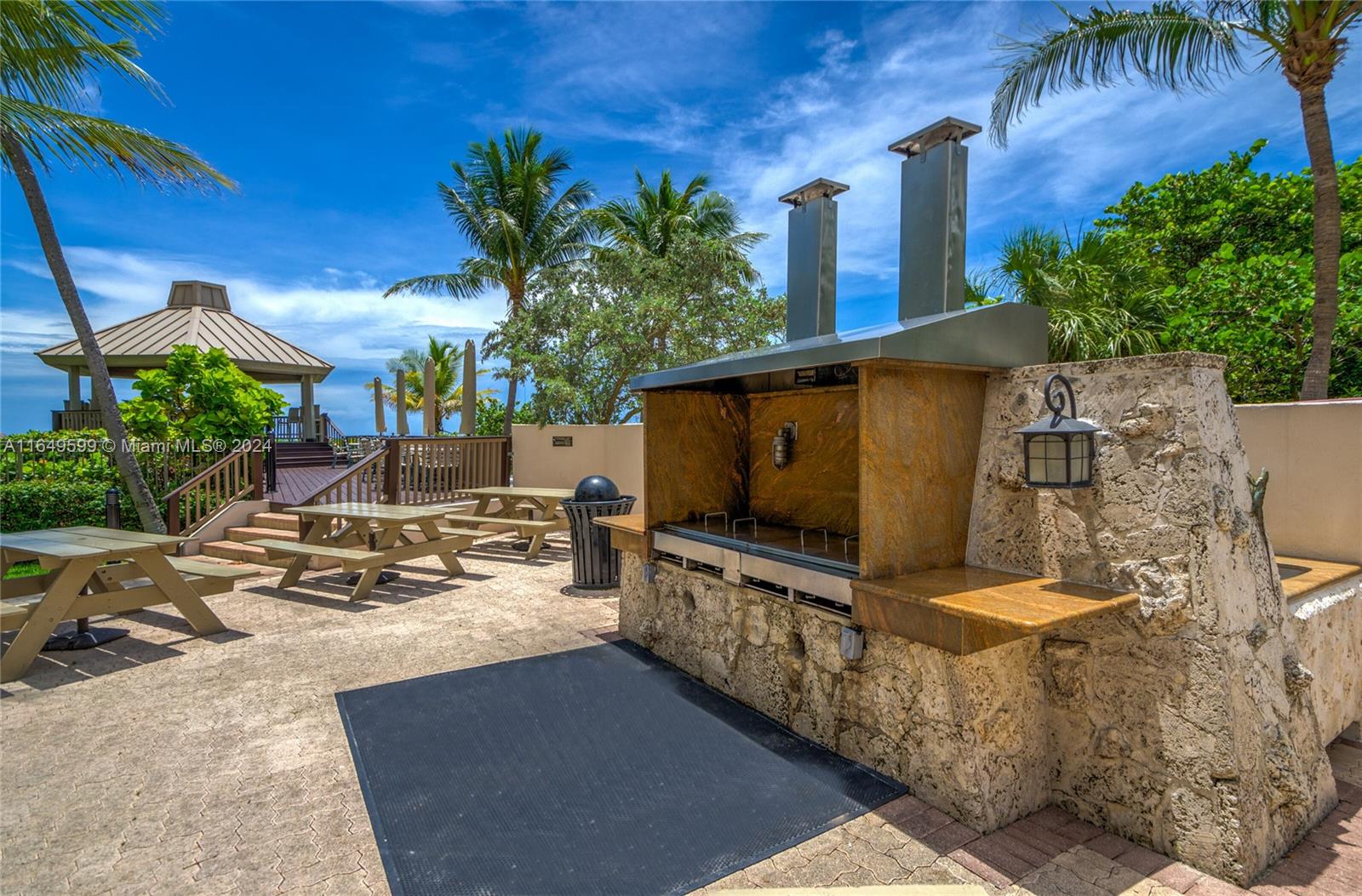 1111 Crandon Boulevard, Unit A306 Key Biscayne, FL 33149 - Photo 25 of 29