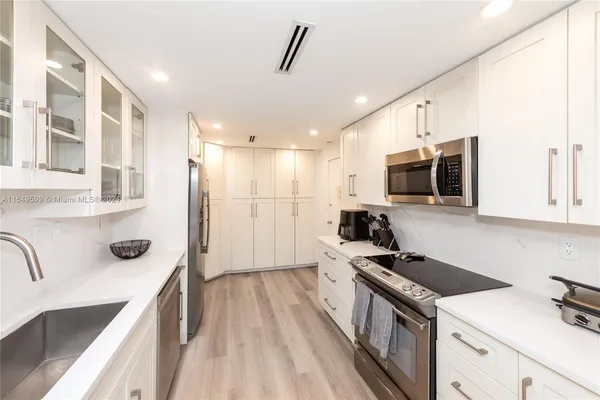 $7,500 | 1111 Crandon Boulevard, Unit A306, Key Biscayne, FL 33149