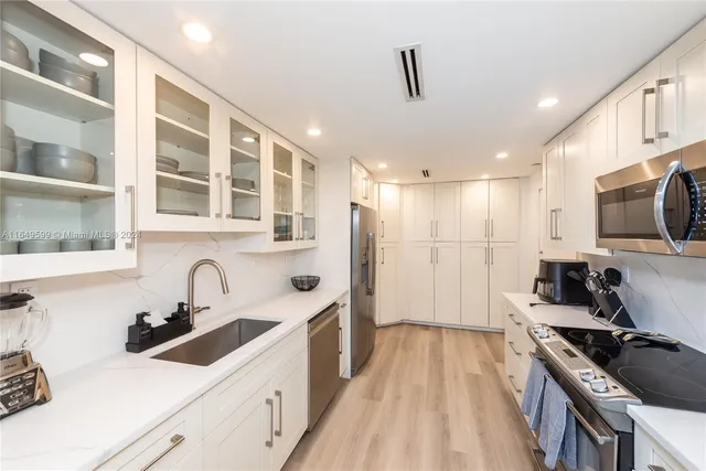 $7,500 | 1111 Crandon Boulevard, Unit A306, Key Biscayne, FL 33149