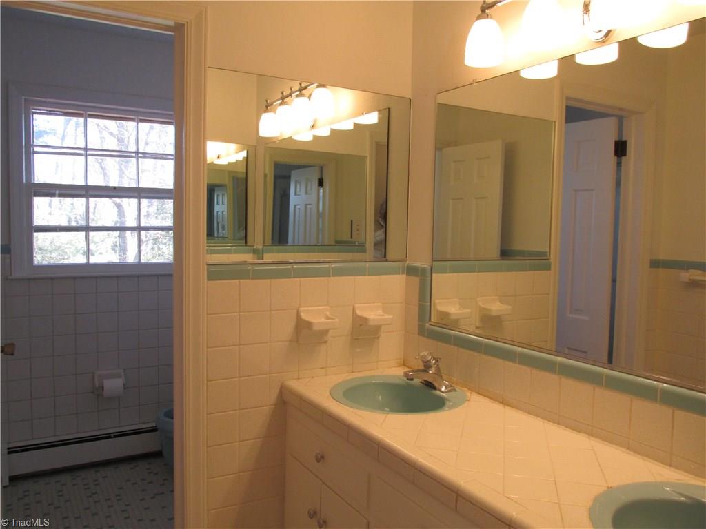 910 Croyden Street High Point, NC 27262 - Photo 20 of 23 Gallery Image 20