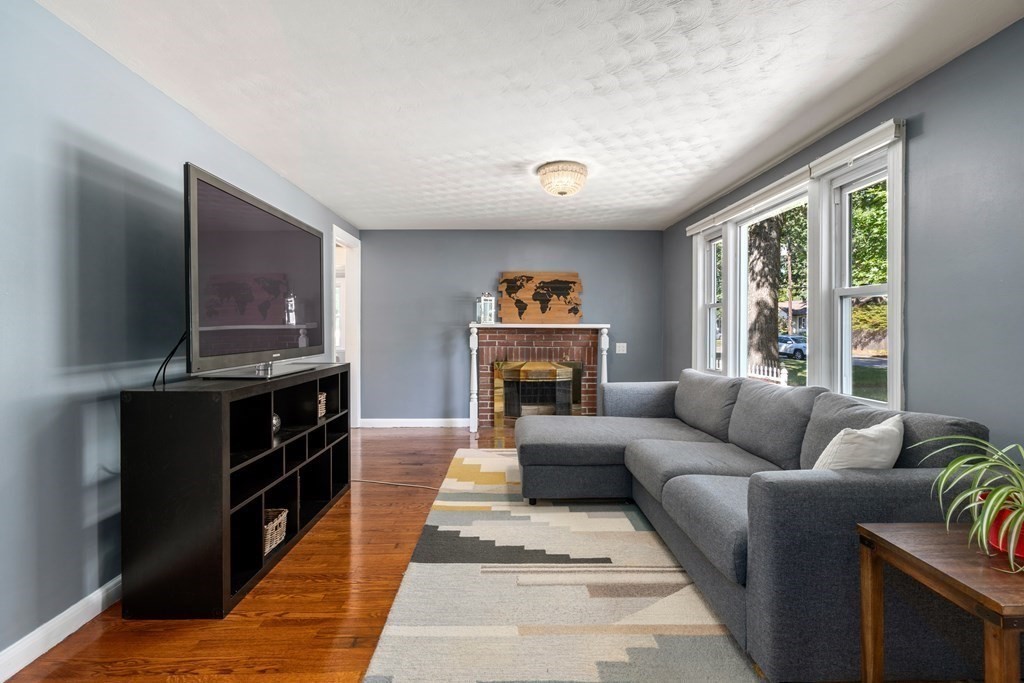 25 Francis Road Sharon, MA 02067 - Photo 5 of 32 Gallery Image 5