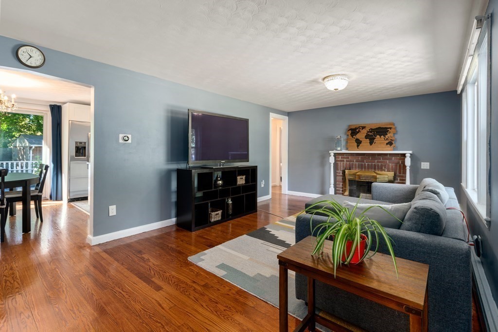 25 Francis Road Sharon, MA 02067 - Photo 7 of 32 Gallery Image 7