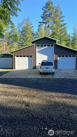 $932,995 | 40 East Seahawks Way, Belfair, WA 98528