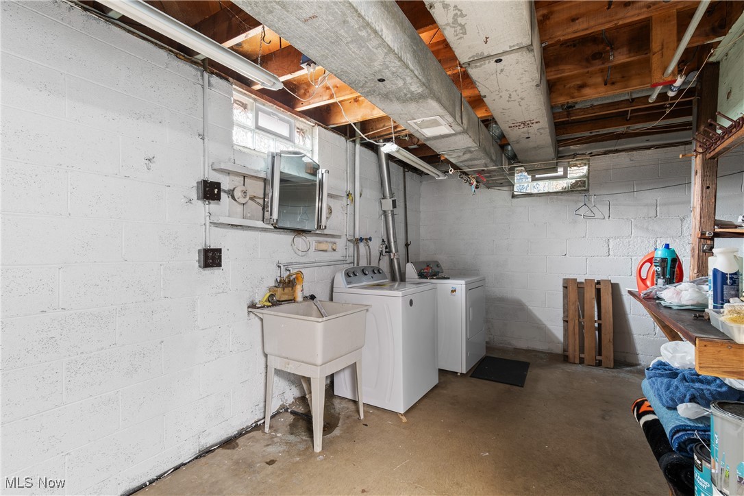 1067 Munroe Falls Kent Road Kent, OH 44240 - Photo 23 of 31 Basement with sink and washing machine and dryer