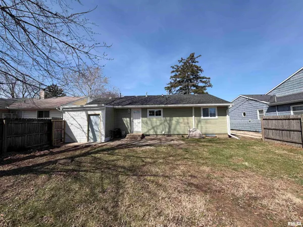 $136,000 | 1064 Johnston Street, Galesburg, IL 61401