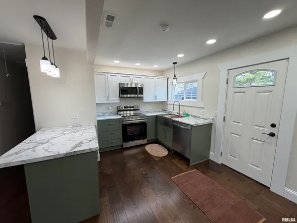 $136,000 | 1064 Johnston Street, Galesburg, IL 61401