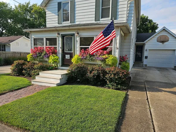 $479,000 | 9 East Beech Street, Three Oaks, MI 49128