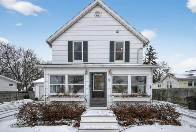 $549,000 | 9 East Beech Street, Three Oaks, MI 49128
