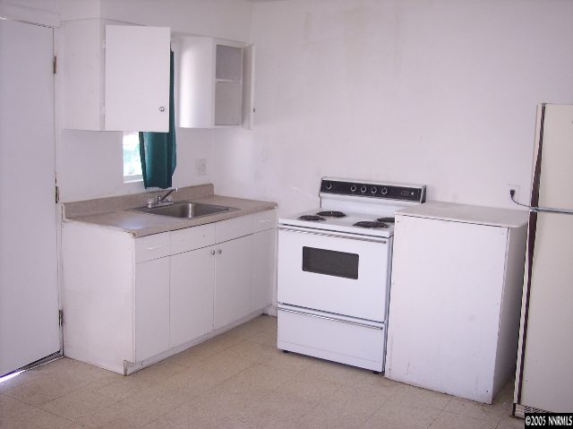 760-790 Montello Street, Unit 5 Reno, NV 89512 - Photo 6 of 8 a utility room with dryer and washer