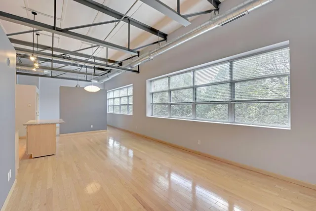 $1,895 | 111 East Franklin Avenue, Unit 307, Minneapolis, MN 55404