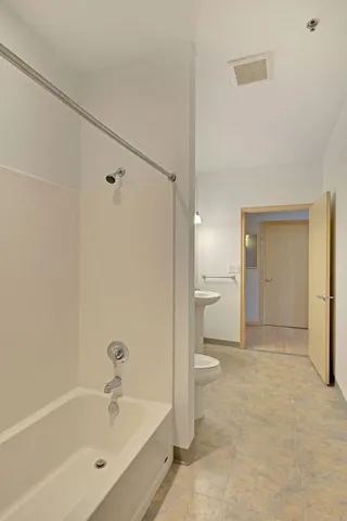 $1,895 | 111 East Franklin Avenue, Unit 307, Minneapolis, MN 55404