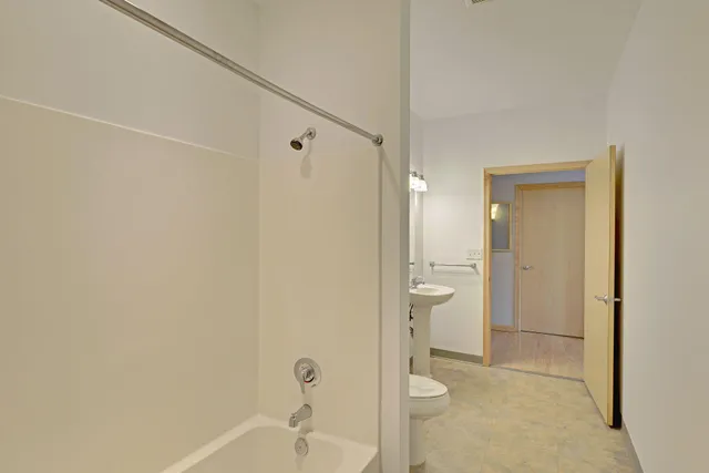 $1,895 | 111 East Franklin Avenue, Unit 307, Minneapolis, MN 55404