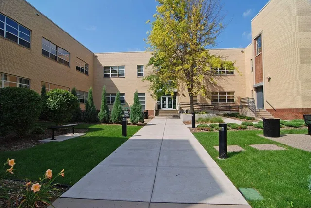 $1,895 | 111 East Franklin Avenue, Unit 307, Minneapolis, MN 55404