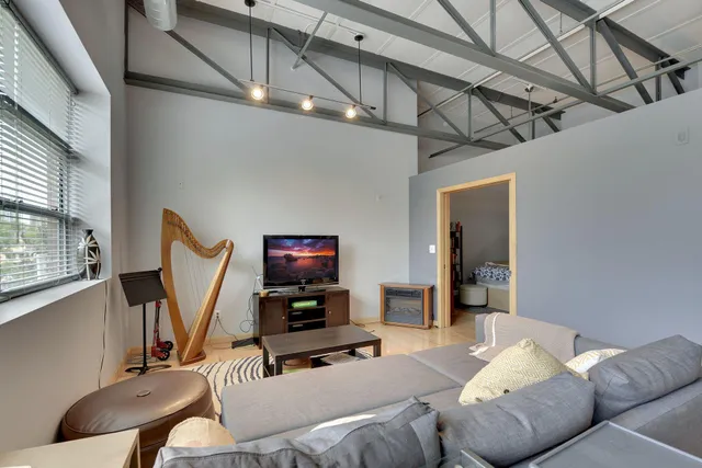 $1,895 | 111 East Franklin Avenue, Unit 307, Minneapolis, MN 55404