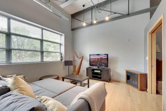 $1,895 | 111 East Franklin Avenue, Unit 307, Minneapolis, MN 55404