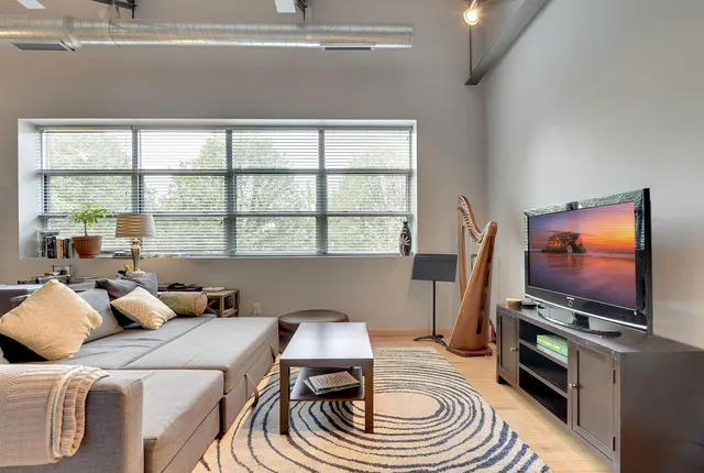 $1,895 | 111 East Franklin Avenue, Unit 307, Minneapolis, MN 55404
