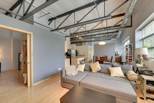 $1,895 | 111 East Franklin Avenue, Unit 307, Minneapolis, MN 55404