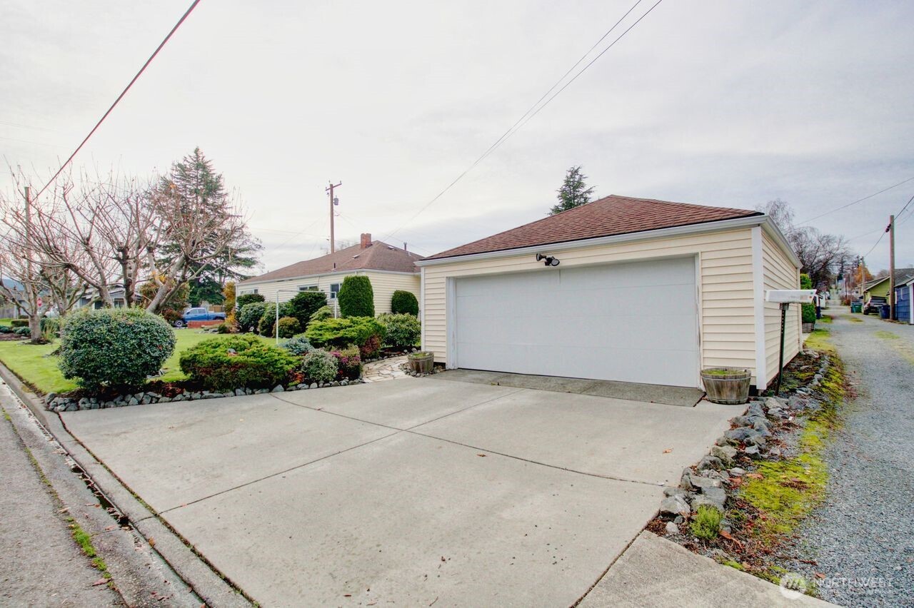 1102 17th Street Anacortes, WA 98221 - Photo 13 of 23
