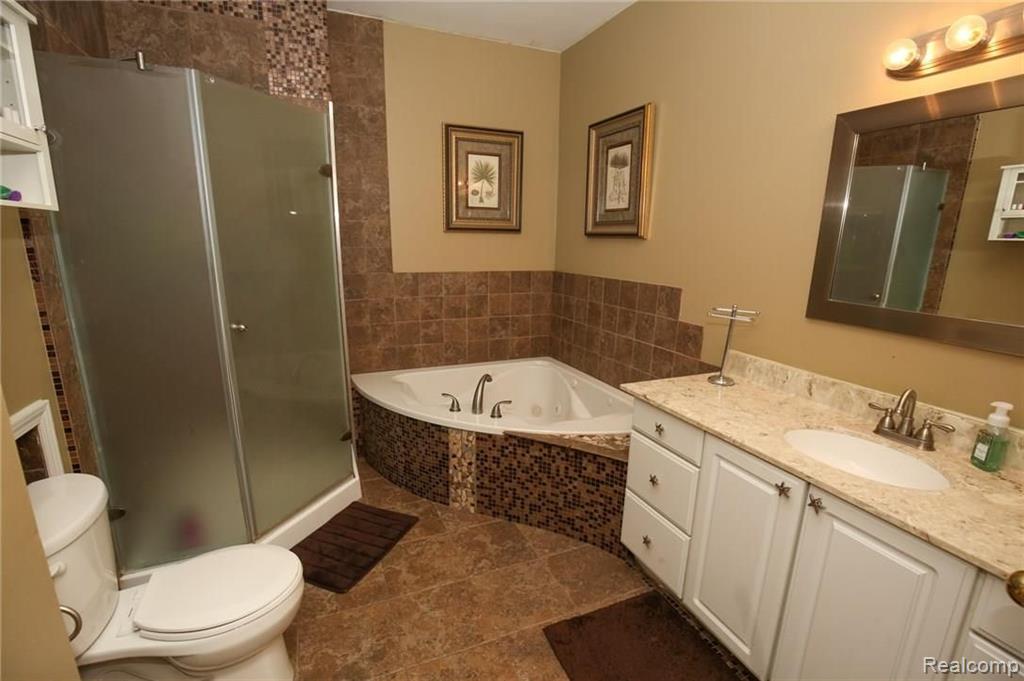 4659 Amberwood Court Rochester, MI 48306 - Photo 16 of 30